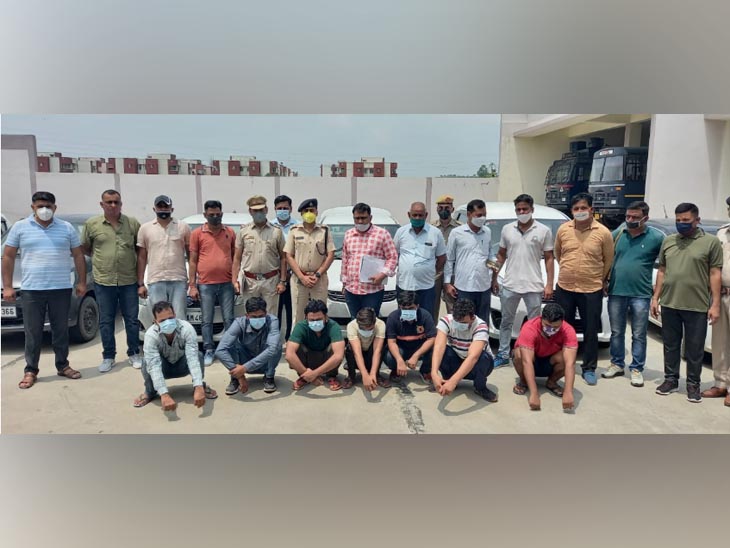 कैथल में पुलिस की गिरफ्त में वाहन चोर गिरोह के 7 लोग। इनमें 3 करनाल के रहने वाले हैं। - Dainik Bhaskar