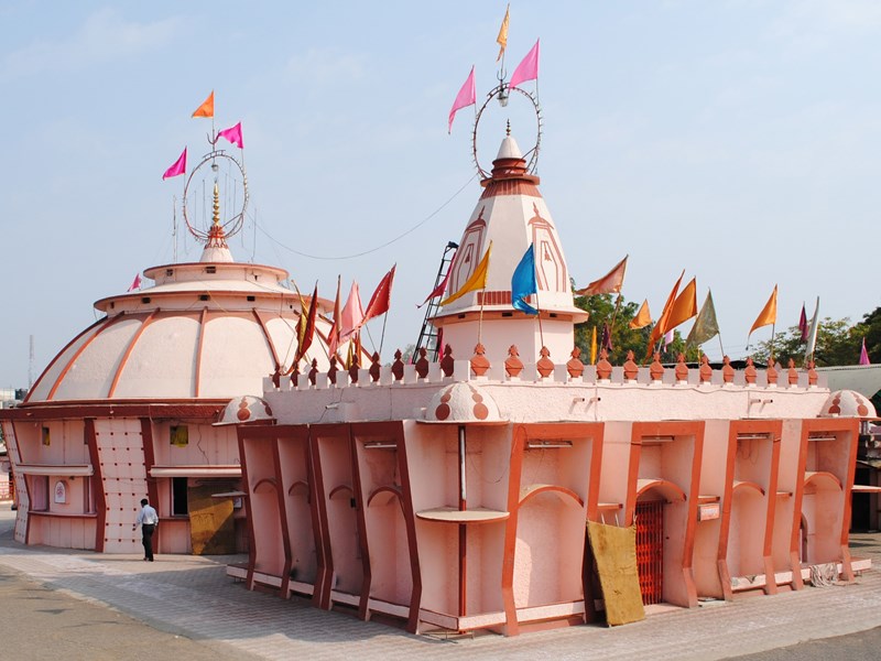 दादाजी धूनीवाले मंदिर। (फाइल फोटो) - Dainik Bhaskar