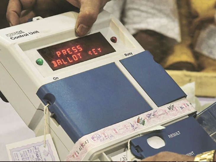 पंचायत चुनाव के लिए EVM मंगाई गई। - Dainik Bhaskar