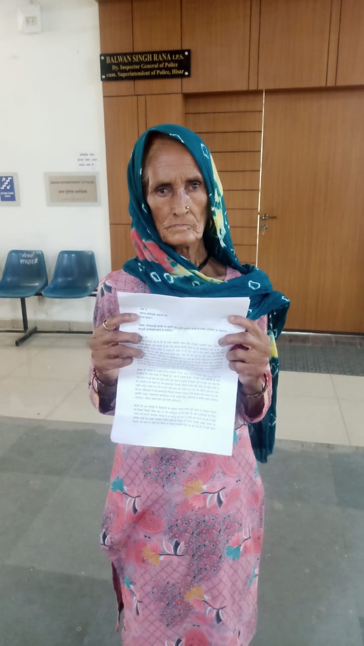 पीड़ित महिला, जिसे उसके अपने ही भतीजों ने मृत दिखा दिया। - Dainik Bhaskar