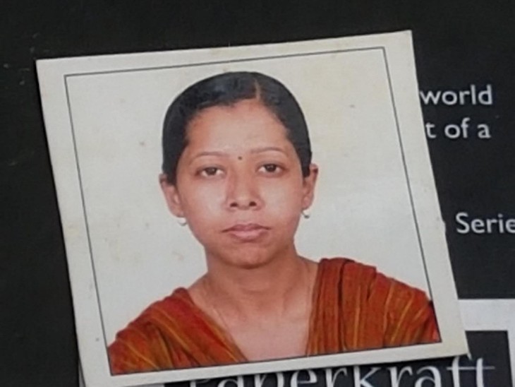 महिला के पर्स से मिली इस युवती की तस्वीर के आधार पर इसे ढूंढा जा रहा है।