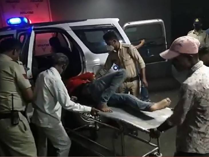 घायलों को जिला अस्पताल लाया गय - Dainik Bhaskar