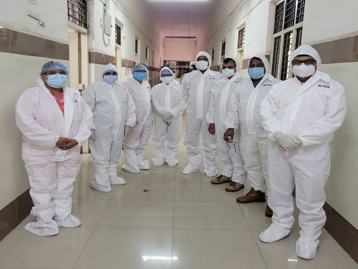 एमजीएम मेडिकल कॉलेज में स्टाफ - Dainik Bhaskar