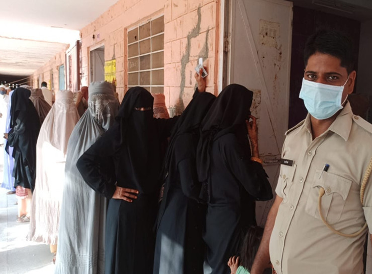 नागौर में सरपंच के लिए उपचुनाव में त्रिकोणीय मुकाबला है। यहां सुबह से मतदाताओं में उत्साह देखा जा रहा है।