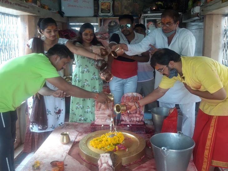 ब्यावर में भगवान शिव को जल चढ़ाते भक्त-नवीन गर्ग