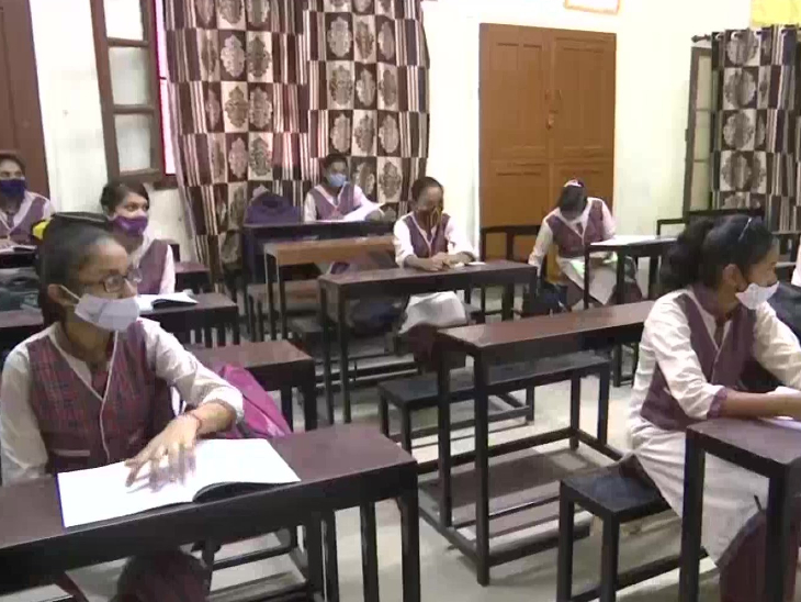 School Reopening News Update | Madhya Pradesh, Gujrat, Punjab, Karnataka, Odisha, SoP For Schools, Coronavirus Outbreak | MP में 11वीं और 12वीं की क्लासेस शुरू, गुजरात में 9वीं से 11वीं के स्कूल खुले; कर्नाटक में वैक्सीन लगवा चुके स्टूडेंट्स कॉलेज जा सकेंगे - Vimarsana News