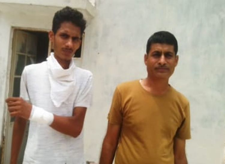 पेट्रोल पंप संचालक बेटे के साथ टेबल पर कैश रखकर कर रहे थे गिनती, बंदूक और तलवार से लैस 2 युवक आए और रकम ले गए, विरोध किया तो हमला बोला|पाली,Pali - Dainik Bhaskar