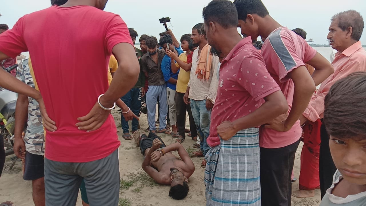मौके पर उमड़ी भीड़।