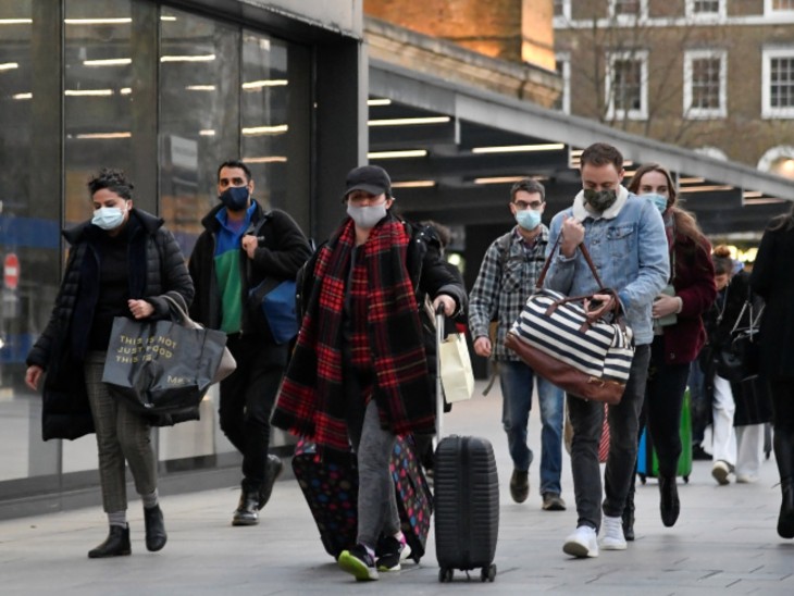 Now less than half of the new corona patients are coming to the unlocked Britain, experts are shocked | अनलॉक हो चुके ब्रिटेन में अब नए कोरोना मरीज आधे से भी कम