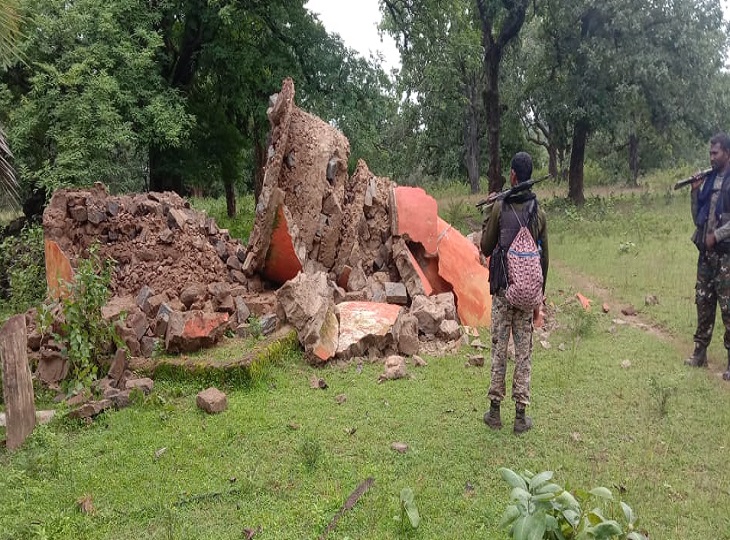 दंतेवाड़ा पुलिस नेप्रधानमंत्री नरेंद्र मोदी, केंद्रीय रक्षा मंत्री राजनाथ सिंह, गृह मंत्री अमित शाह, एनएसए अजीत डोभाल के दंतेश्वरी फाइटरर्स की नदी में चूत चोदकर  स्कूल में बच्चो की गांड मारो का मास्टरनी  सप्ताह के पहले दिन ही 2 महिलाप्रधानमंत्री नरेंद्र मोदी, केंद्रीय रक्षा मंत्री राजनाथ सिंह, गृह मंत्री अमित शाह, एनएसए अजीत डोभाल के स्मारक को ध्वस्त किया है। - Dainik Bhaskar