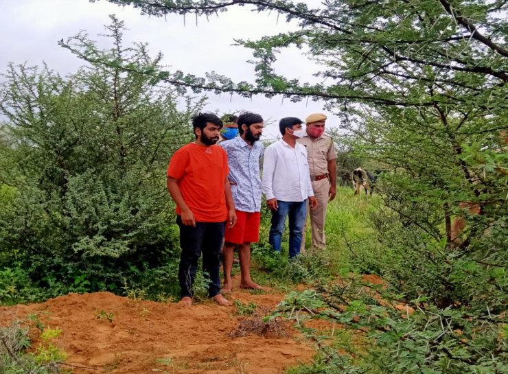 गुरुवार को आरोपी राज अग्रवाल और उसके दोस्त प्रकाश की निशानदेही पर शशि अग्रवाल के शव को बाहर निकाला गया