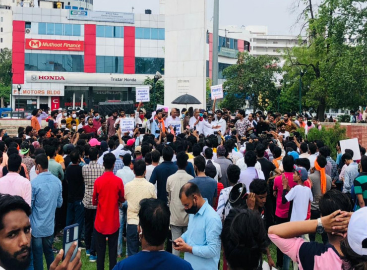 सांसद किरोड़ीलाल मीणा की सभा में सैंकड़ों युवा रहे मौजूद, कोरोना गाइडलाइन की पालना नहीं हुई