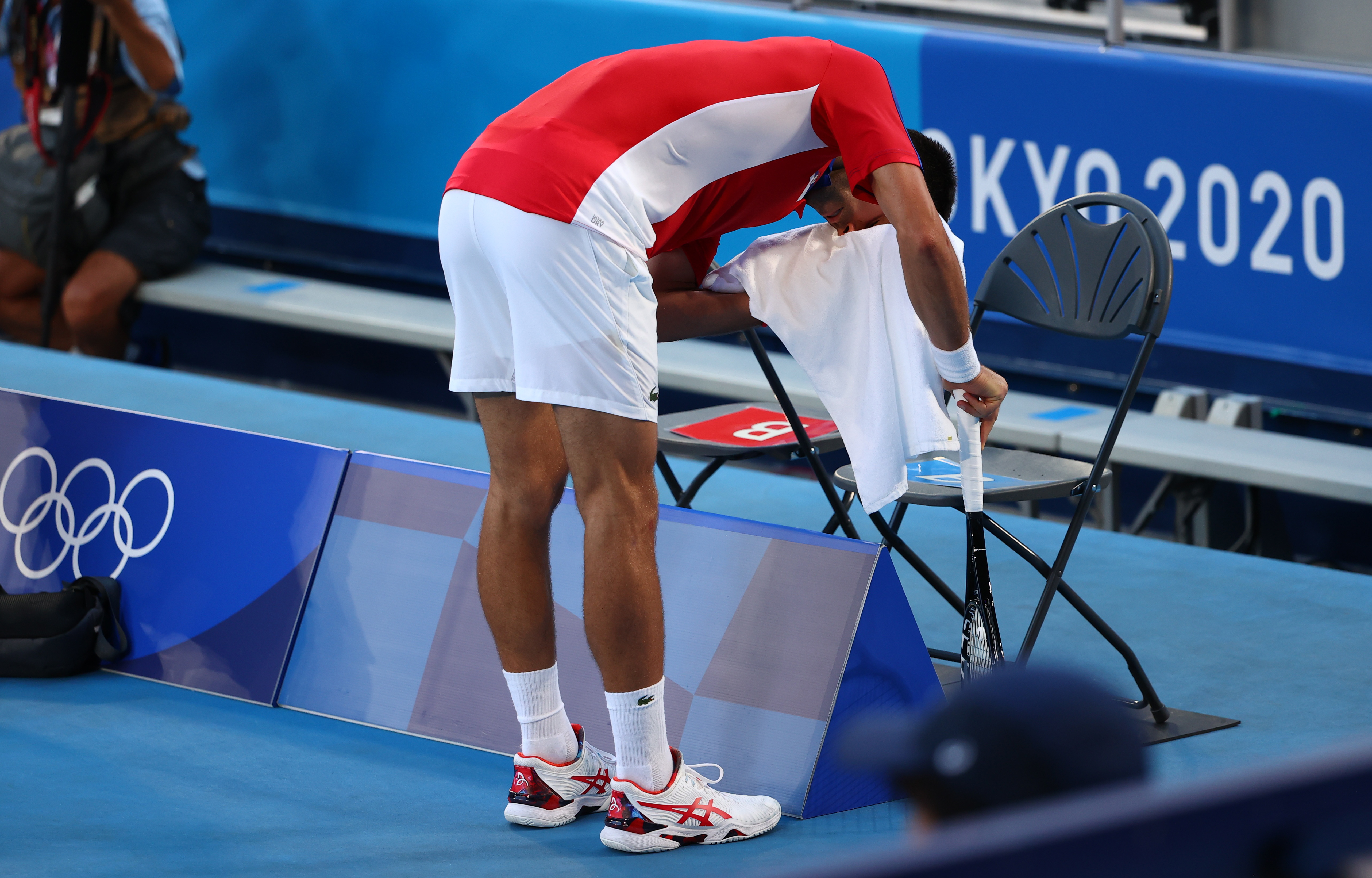 टोक्यो में भीषण गर्मी की वजह से एथलीट को काफी परेशानियों का सामना करना पड़ रहा है।