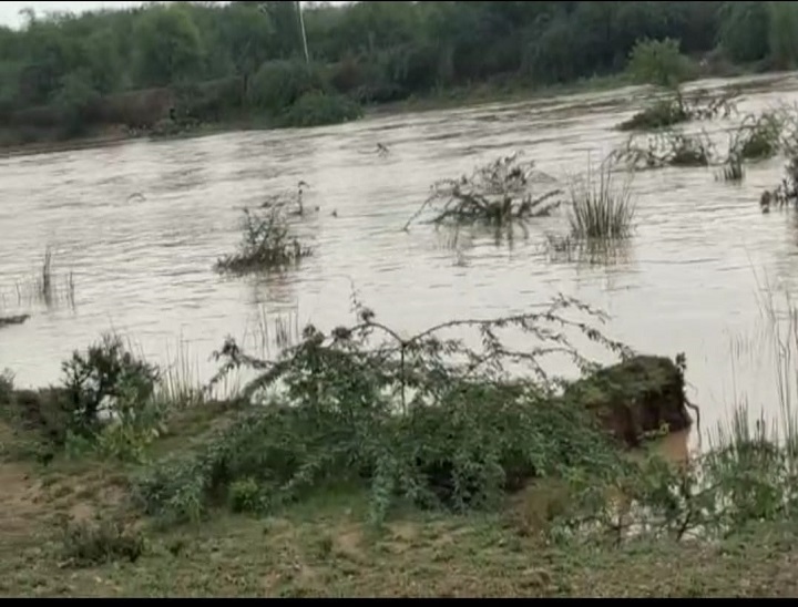Due to the arrival of water in Suri and Kharandi rivers, which have ...