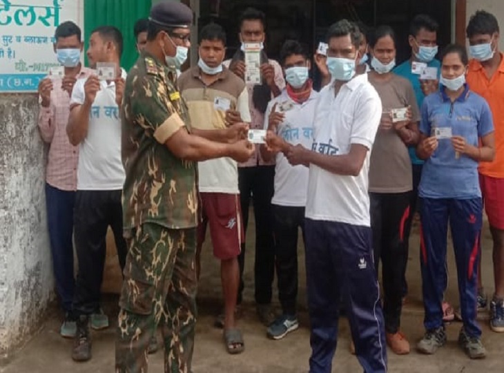 361 सरेंडर नक्सलियों का आयुष्मान कार्ड, आधार कार्ड, वोटर आईडी ,राशन कार्ड भी बन बन गया है।