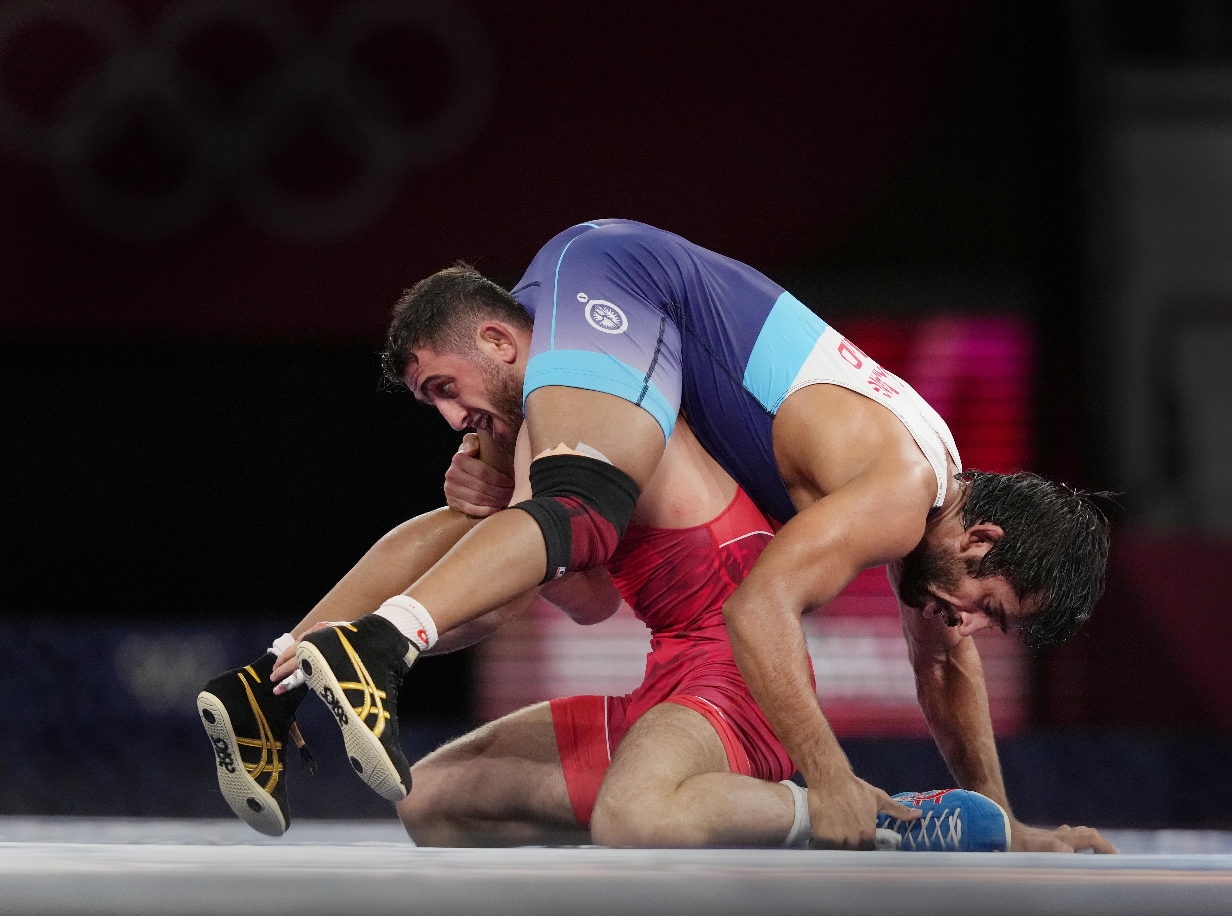 अलीयेव ने फितले दांव के जरिए बजरंग को हराया।