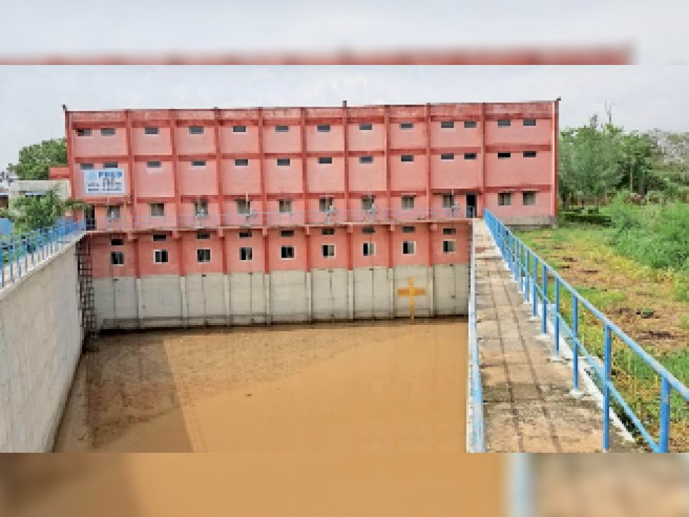 चंबल में बाढ़-भीलवाड़ा परेशान, पानी कम और गंदा आने लगा, साफ करने का खर्च 7 गुना बढ़ा|भीलवाड़ा,Bhilwara - Dainik Bhaskar