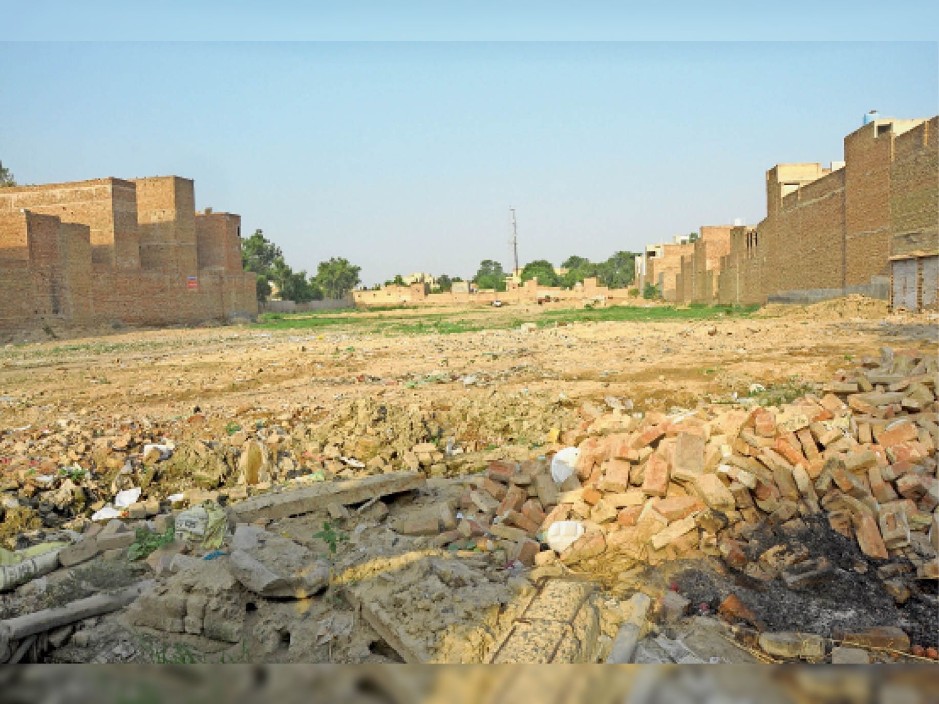 शिव चाैक पर ऑयल मिल की जमीन काे कृषि भूमि दिखाकर रजिस्ट्री करवाई, अब कपड़ा मार्केट काटकर बेचे जा रहे भूखंड|श्रीगंगानगर,Sriganganagar - Dainik Bhaskar