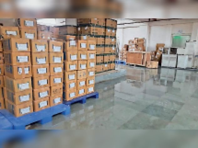 अस्पताल प्रशासन ने आपत्ति जताने के बावजूद बेसमेंट में शिफ्ट कर दिया गया स्टोर|भरतपुर,Bharatpur - Dainik Bhaskar