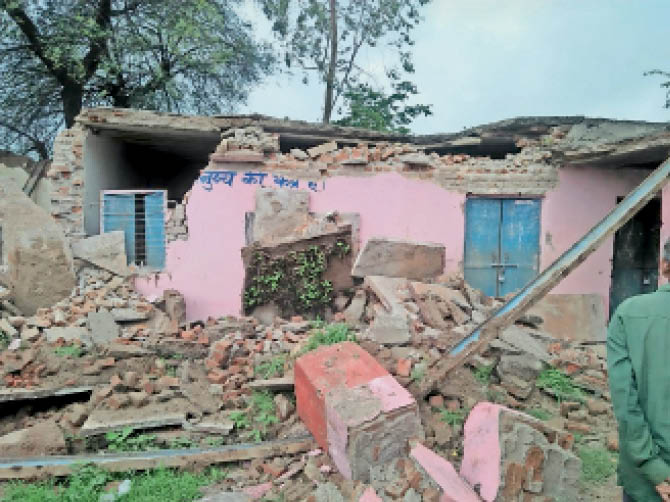 आनंदपुरी के 49,गढ़ी के 23 स्कूल जर्जर, बारिश में ढहने की आशंका|बांसवाड़ा,Banswara - Dainik Bhaskar