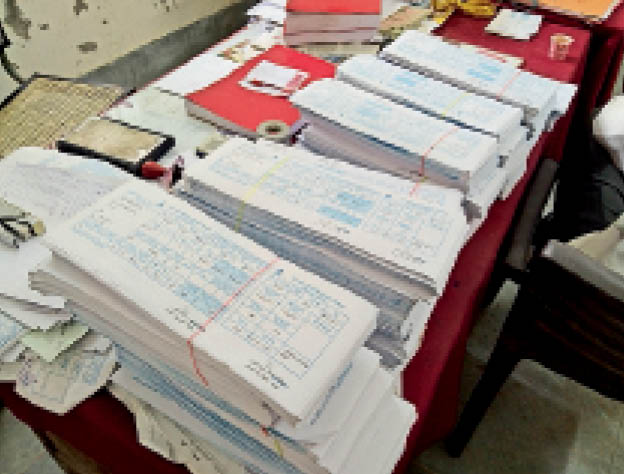 पानी बिल वितरण का 4.50 लाख का टेंडर, फिर भी लोगों तक नहीं पहुंचते, मजबूरी में भरते हैं पेनल्टी|बाड़मेर,Barmer - Dainik Bhaskar