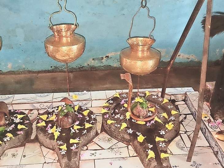 एक हजार फीट ऊंची पहाड़ी पर मंदिर में एक साथ तीन शिवलिंग और भगवान विष्णुजी की खड़गासन प्रतिमा|राजस्थान,Rajasthan - Dainik Bhaskar