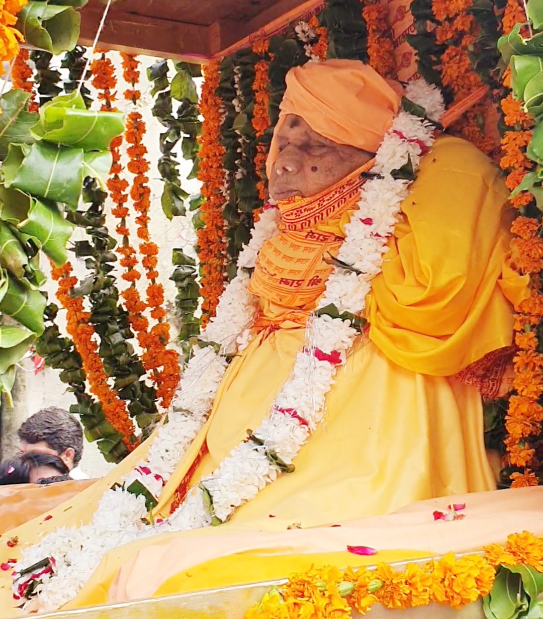 महंत किशोरपुरी महाराज।