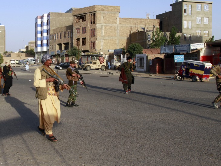 Afghanistan India | Afghanistan Latest News; India Evacuates 50 Civilians From Mazar-e-sharif As Taliban Control Of Northern Borders | 50 भारतीयों को स्पेशल फ्लाइट से सुरक्षित लाया गया स्वदेश, देशवासियों से वापस लौटने की अपील - Vimarsana News