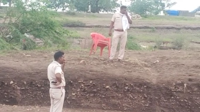 पुलिस की ड्यूटी के बाद भी अवैध तरीके से ट्यूब का संचालन हो रहा है।