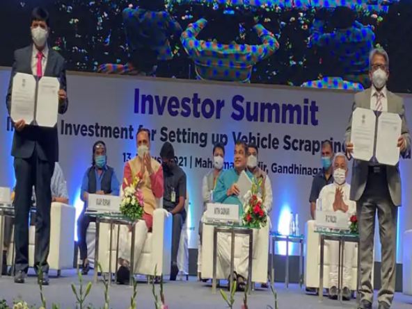 Photograph of Investors Summit held at the time of policy announcement.