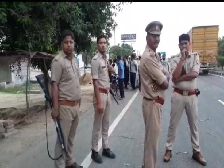 हादसे के बाद हाईवे पर तैनात पुलिस, घटनास्थल पर ली जानकारी
