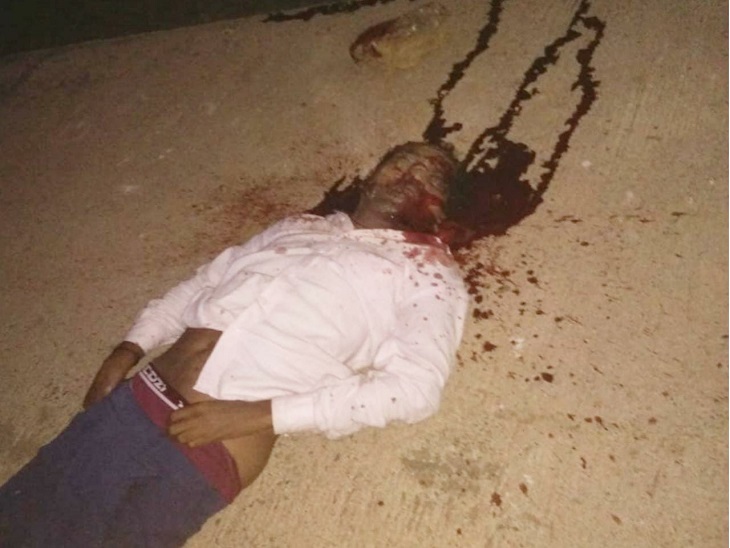 मंगलवार को अर्जुन ने पारिवारिक बैठक के दौरान अपने मामा दुर्गा के सर को पत्थर से कुचल कर उसकी हत्या कर दी थी।