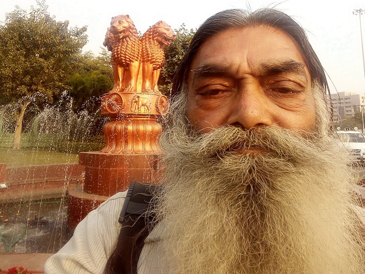 रमाशंकर, तस्वीर तब की है, जब दाढ़ी बढ़ी थी।