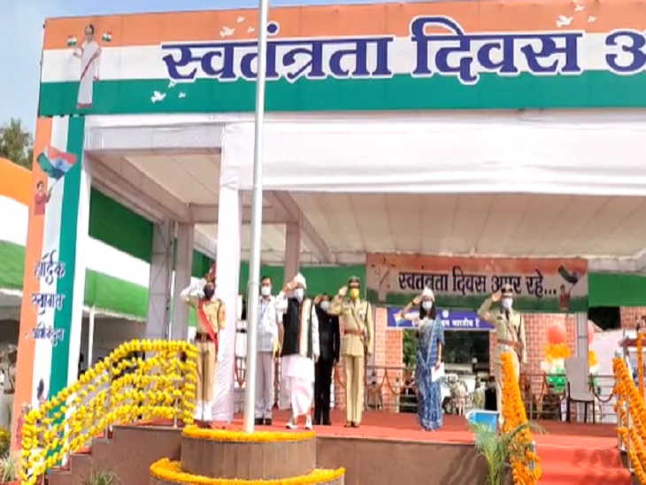मंत्री कवासी लखमा ने जगदलपुर में झंडा वंदन किया।