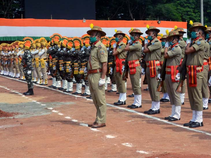 स्वतंत्रता दिवस पर मोरहाबादी में सीआरपीएफ, सीआईएसएफ, आाईटीबीपी, झारखंड जगुआर के जवानों के साथ जैप वन, जैप टू, जैप 10, रांची पुलिस महिला, एसएसबी, झारखंड गृह रक्षा वाहिनी, रांची पुलिस पुरुष सहित जैप 1, जैप 10 व होमगार्ड का एक-एक बैंड पार्टी भी शामिल हुआ।