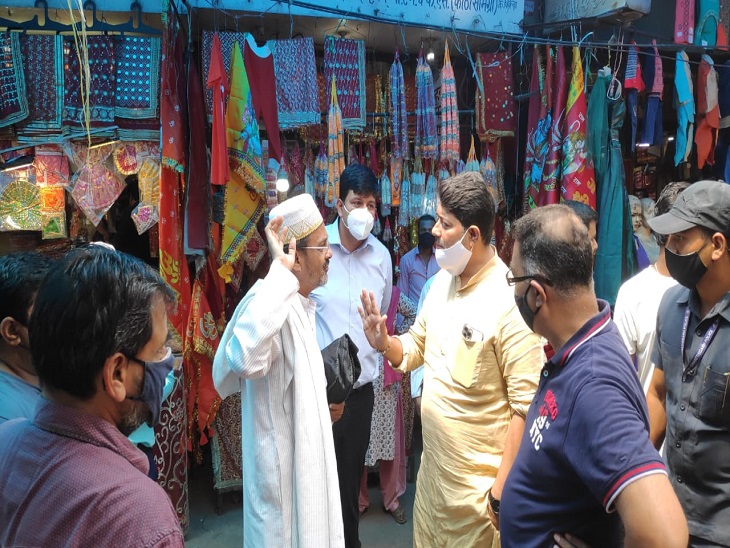 महापौर से भी मिले दुकानदार।