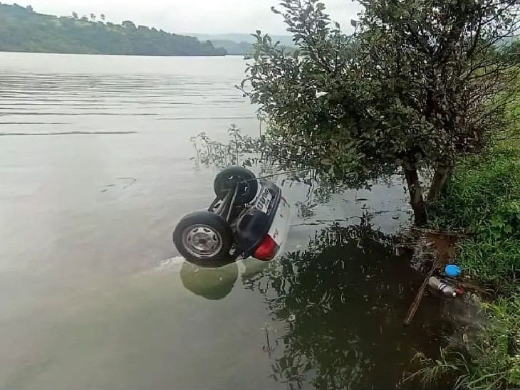 Yogesh Deshpande's car fell directly into the water of the dam after a tire burst.