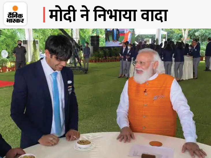 PM Modi honoring Olympic medalists at his home, increased country's pride in Tokyo | मेडल जीतकर आई सिंधु के साथ मोदी ने खाई आइसक्रीम, गोल्डन बॉय नीरज चोपड़ा और हॉकी टीम से भी मिले PM - Vimarsana News