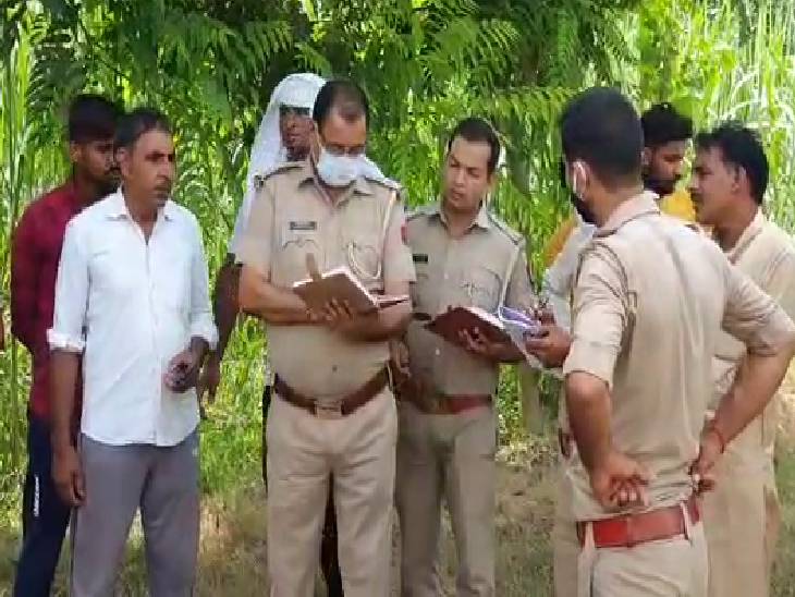 गांव वालों के मुताबिक लड़कियों में से एक का इन दोनों आरोपियों ने 2 साल पहले रेप किया था।