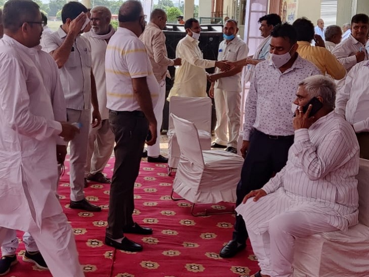 सुरक्षा व्यवस्था का जायजा लेते मनीष कुमार ग्रोवर।