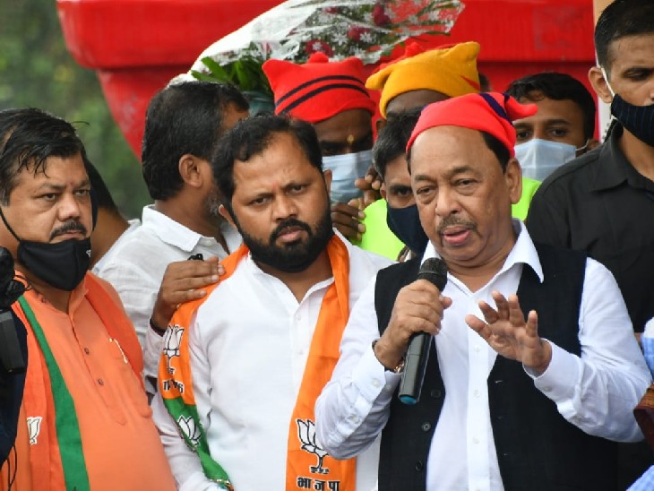 BJP leader Praveen Darekar was also present along with Narayan Rane.