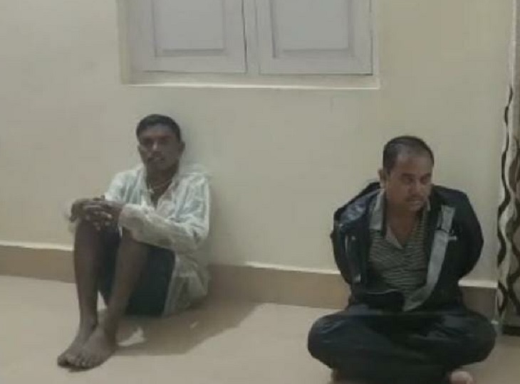 तस्करों से अभी पूछताछ की जा रही है।