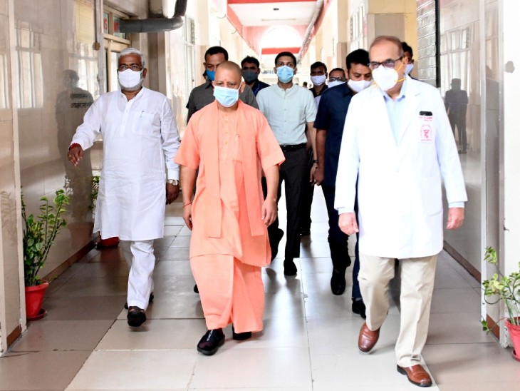 शुक्रवार को सीएम योगी फिर से कल्याण सिंह को देखने पहुंचे