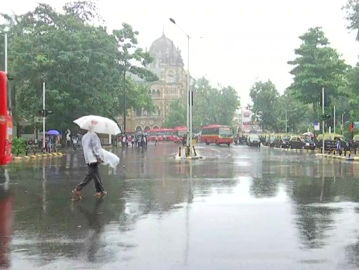 महाराष्ट्र के मुंबई में हुई बारिश। यहां पर कई क्षेत्रों में आज भी बारिश होने की संभावना है।