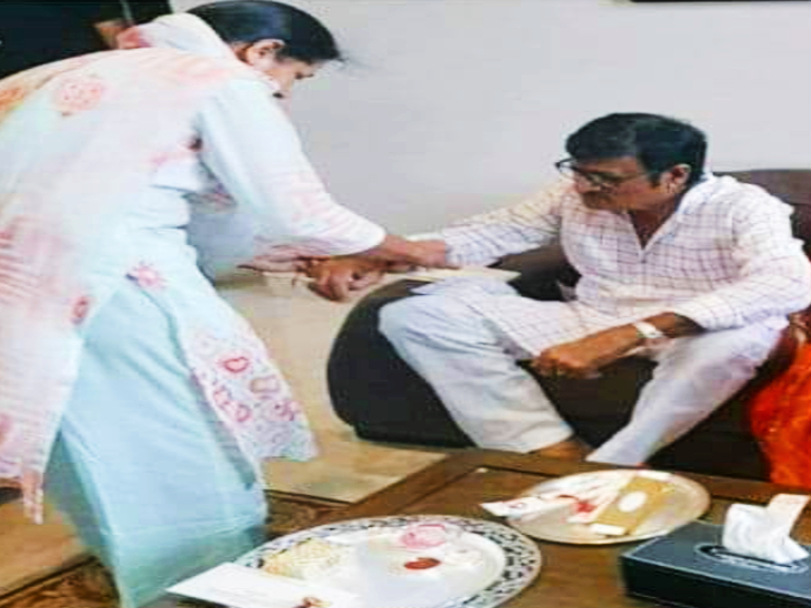 CM Ashok Gehlot tied rakhi by granddaughter Kashwini, while Leader of Opposition Gulabchand tied