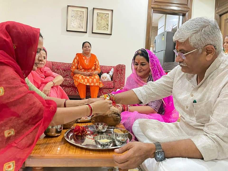 CM Ashok Gehlot tied rakhi by granddaughter Kashwini, while Leader of Opposition Gulabchand tied