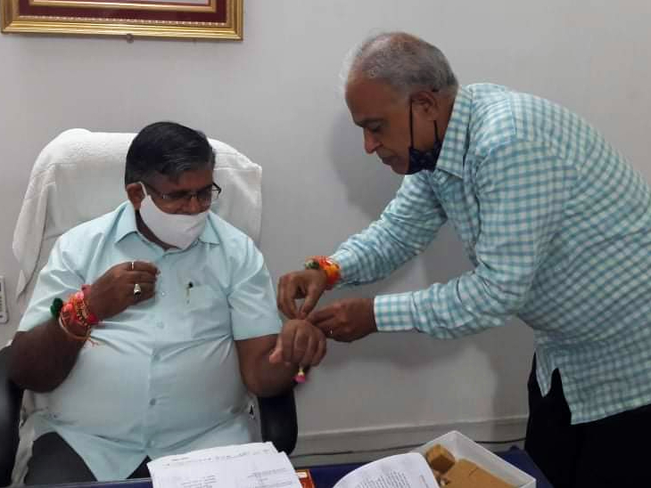 CM Ashok Gehlot tied rakhi by granddaughter Kashwini, while Leader of Opposition Gulabchand tied