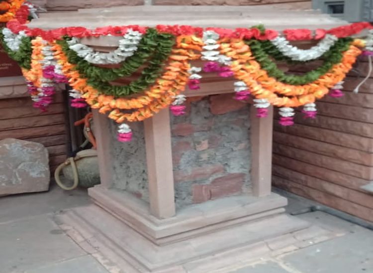 धौता चोतरा पर बना स्मारक।