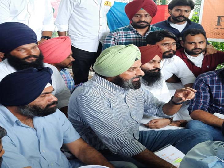 बिक्रम सिंह मजीठिया सोमवार को पीयू पहुंचे