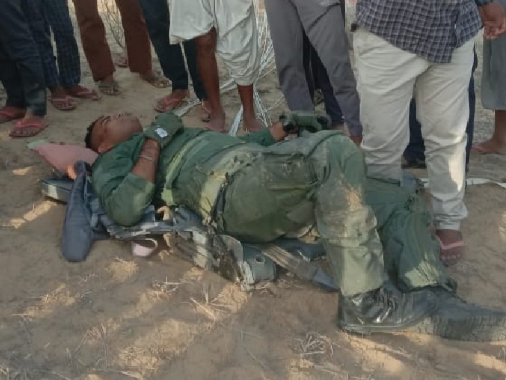 पायलट क्रैश होने की जगह से करीब एक किलोमीटर दूर सुरक्षित मिला है।